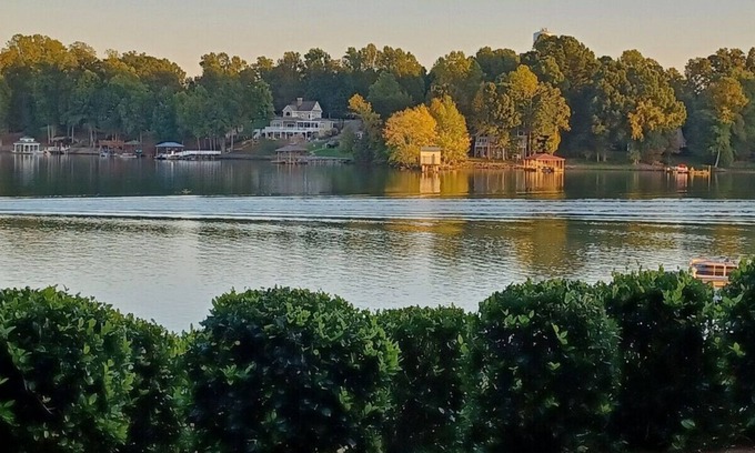 Mount Mourne Condo | Deepwater Terrace-Beautiful 3-bedroom condo with lake views!