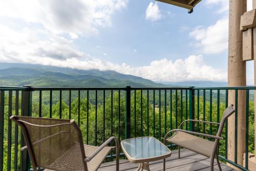 Gatlinburg - Pigeon Forge Apartment | Deer Ridge Mountain Resort C102
