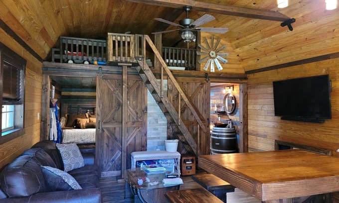 Somerville Cabin | Deer Trail Cabin sleeps 6 people