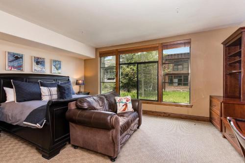 Deer Valley House | Deer Valley Villa - Modern Mountain Living - Private Penthouse Hot Tub - 3 Master Suites