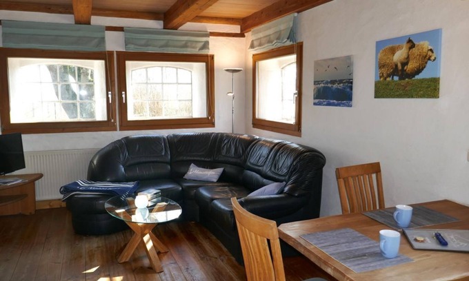Vollerwiek Cottage | Deichschaf - Haubarg by the sea