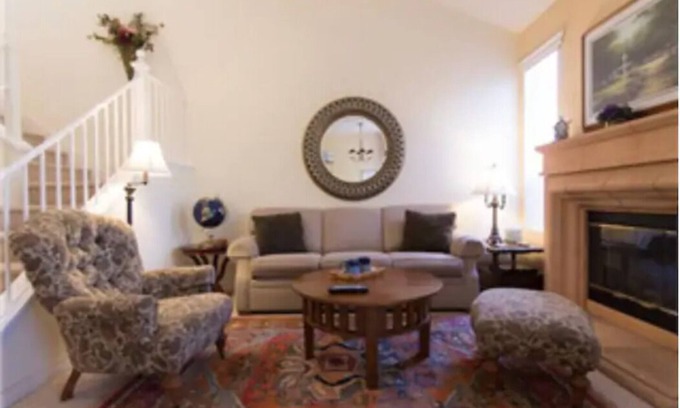Carmel Valley Condo | Del Mar Heights Hideway w/BBQ, Pool access, 5min drive to Beaches, 20min to Zoo
