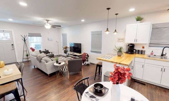 Wichita House | Delano Delight - Near Downtown - Pet Friendly!