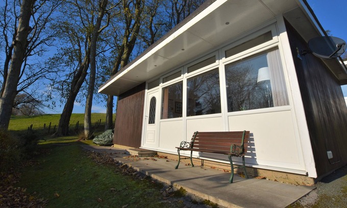 Bryn-crug Ski Chalet | Delightful 2 Bed Family Chalet, Pet Friendly, near Tywyn, sleeps up to 6