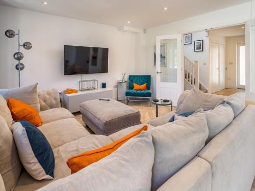 Abbots Langley House | Delightful 3 Bed Country home with Large Garden
