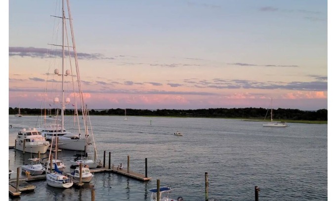 Morehead City House | Delightful 3 BR/2.5 bath townhouse with amenities