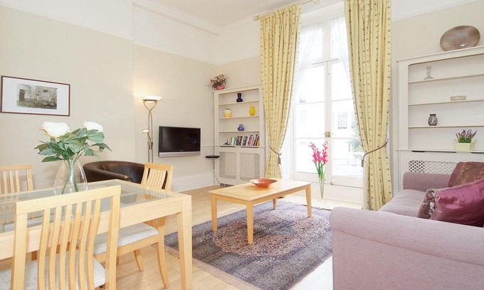 Pimlico Apartment | Delightful bright and airy with high ceilings and access to two small balconies