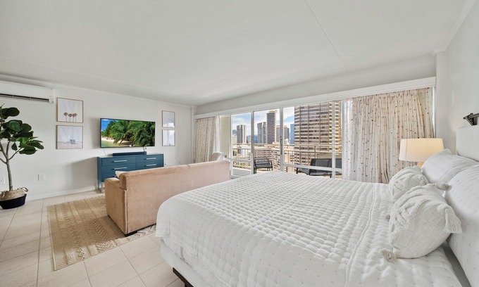 Waikiki Condo | Delightful City View 1 BDRM Condo, Cal King Bed w/Kitchen & AC at the Ilikai