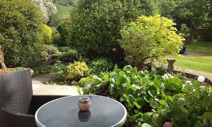 Easton Cottage | Delightful Cottage in a Peaceful Rural location, but only 5 minutes to the city.