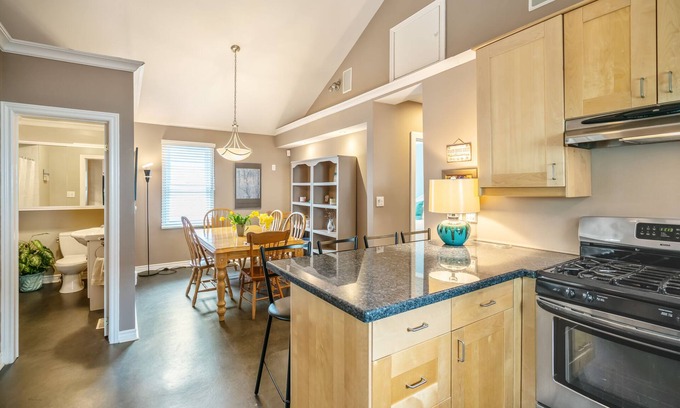 Crystal Beach Cottage | Delightful Derby Retreat!