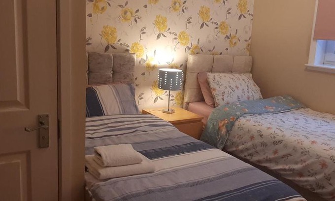 Glasgow Westend House | Delightful home stay - Double ensuiteroom.