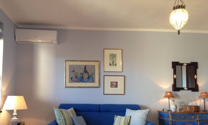 Porto Istana Apartment | Delightful one-room flat with sea view