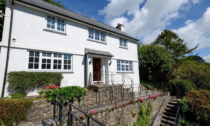 West Looe House | Delightful pet friendly cottage for 6