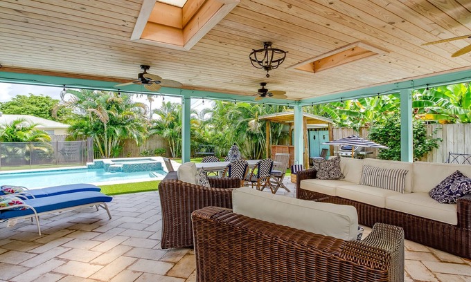 Delray Beach House | Delray Beach, spend the holidays warmly, heated pool!