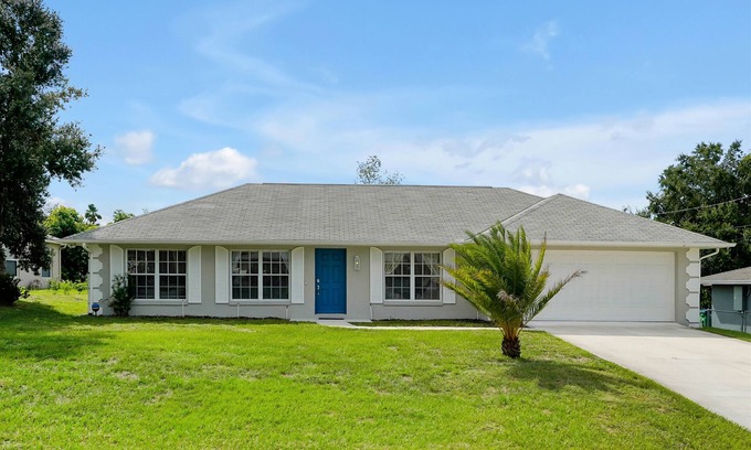 Deltona Lakes House | Deltona Getaway 3BR/2BA Home + King Suite & Workspace