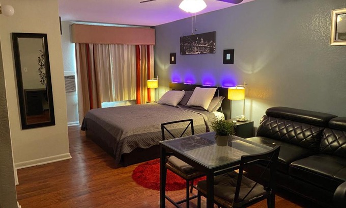 Clearwater Hotel | Delux Inn