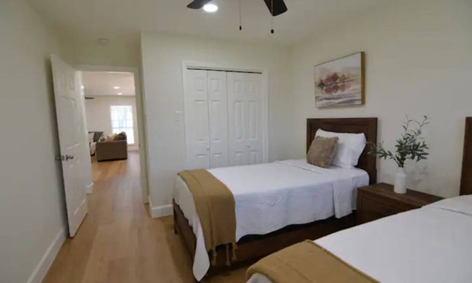 Baytown Cottage | DELUX WATER DISTRICT DUPLEX minutes away from NASA,Kemah boardwalk,fishing areas