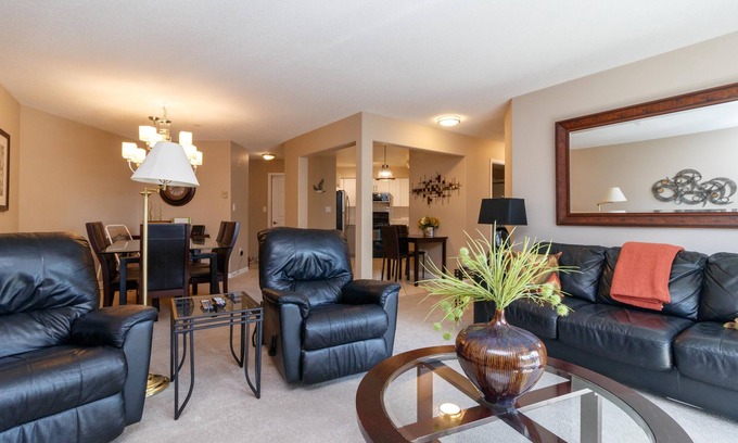 Victoria Condo | Deluxe 2 Bed 2 Bath with Harbour and Empress Hotel Views