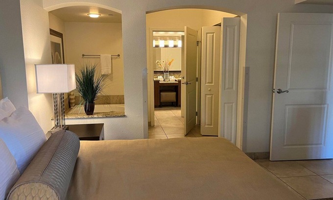 Enterprise Resort | Deluxe 2 Bedroom and 2 Bathroom Unit with Full Amenities