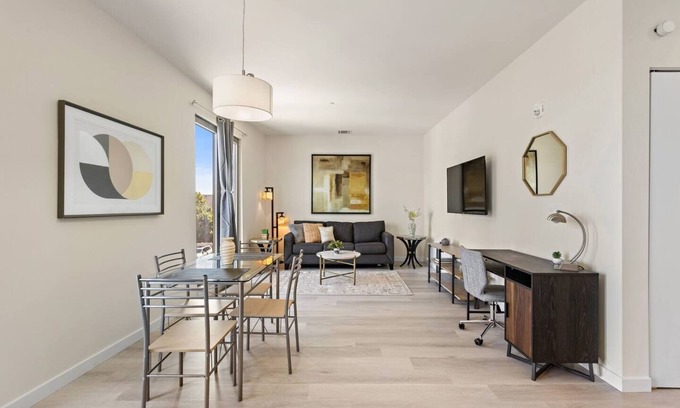 Newark Apartment | Deluxe 2BR ! Free Parking ! 30 min to NYC !