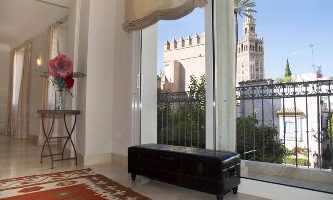 Santa Cruz Apartment | Deluxe Apartment Cathedral Views - PUERTA PRINCIPE LUXURY