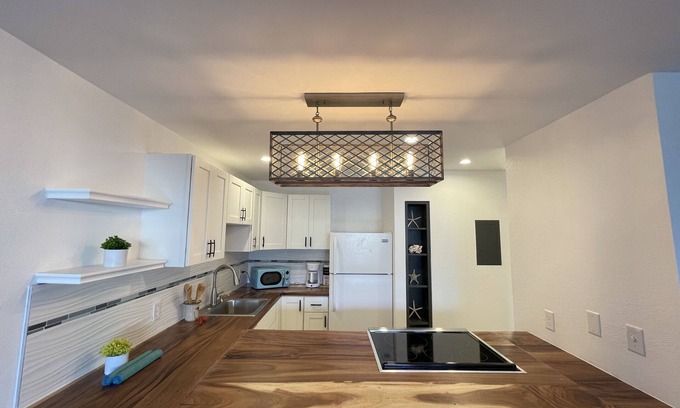 Historic Kailua Village Condo | DELUXE APT BY THE OCEAN! BEST LOCATION!
