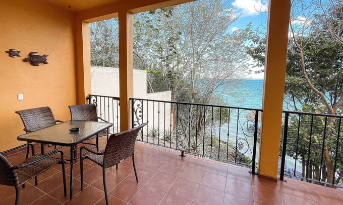 Bacalar Villa | Deluxe family villa lagoon front Bacalar
