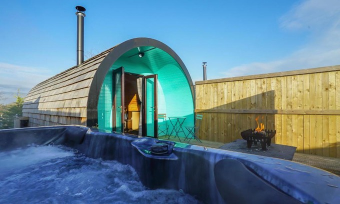 Frodsham Resort | Deluxe Glamping Pod with Hot Tub