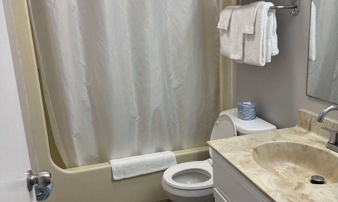 Carrabelle Condo | Deluxe King Condo 218