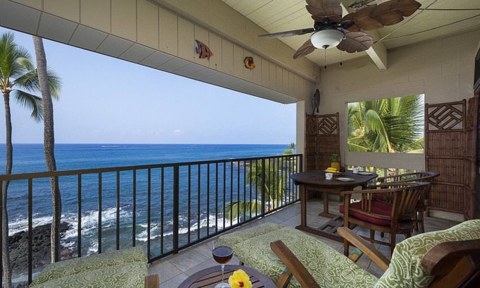 Kailua-Kona Condo | Deluxe Penthouse Oceanfront Studio with Breathtaking Views and Central A/C.