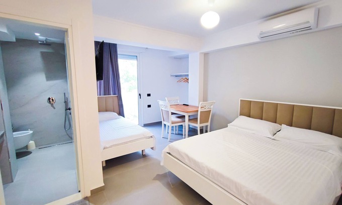 Vlore Villa | Deluxe Triple Room