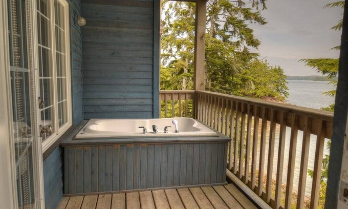 Ucluelet Condo | DELUXE TWO BEDROOM KING SUITE + OUTDOOR SOAKER TUB ON PATIO