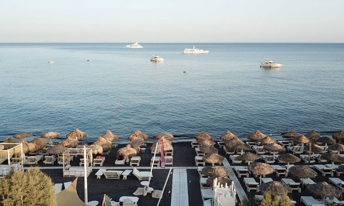 Perissa Hotel | Demilmar Luxury Suites