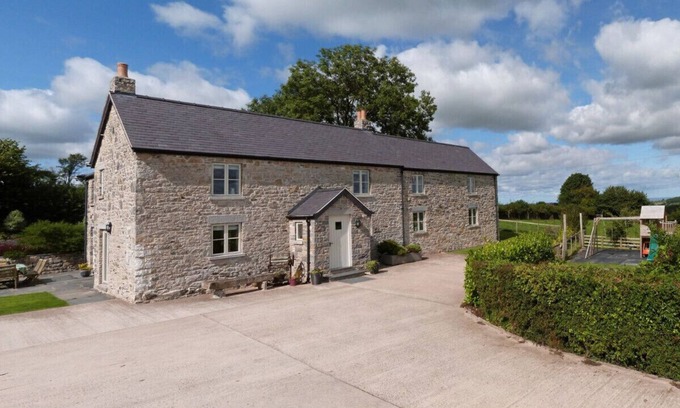 Llannefydd House | Denbigh Cottage - Four Bedroom House, Sleeps 8