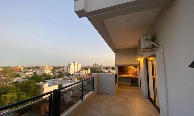 Corrientes Apartment | Departamento con gran balcón a la calle y parrilla