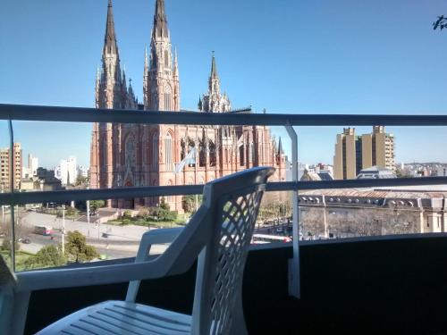 La Plata Apartment | Departamento Plaza Moreno con balcón