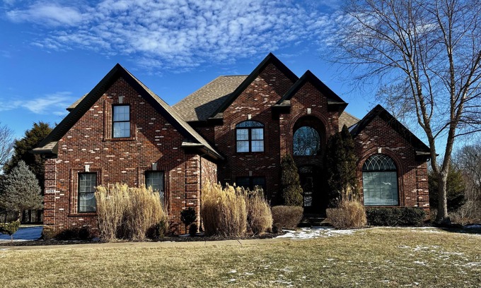 Buechel House | Derby Getaway: Spacious 6 Bed, Walkout Basement