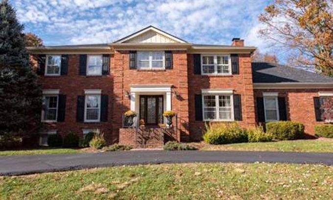 Glenview Manor House | Derby Home from home
