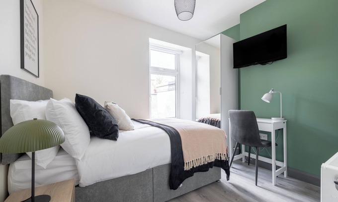 Londonderry Apartment | Derry City, Northern Ireland - City Rooms (Room 3)