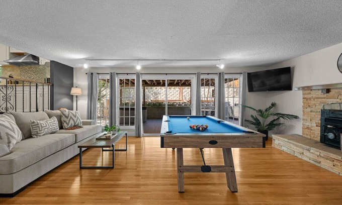 Sparks House | Desert Dreams Retreat Hot Tub Game Room Fire Pit