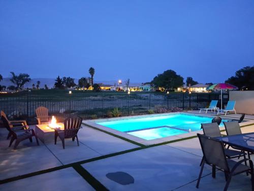 Indio House | Desert Escape, Stunning View, Pool, BBQ, Firepit, Gated, Walk2 Coachella Music Festival
