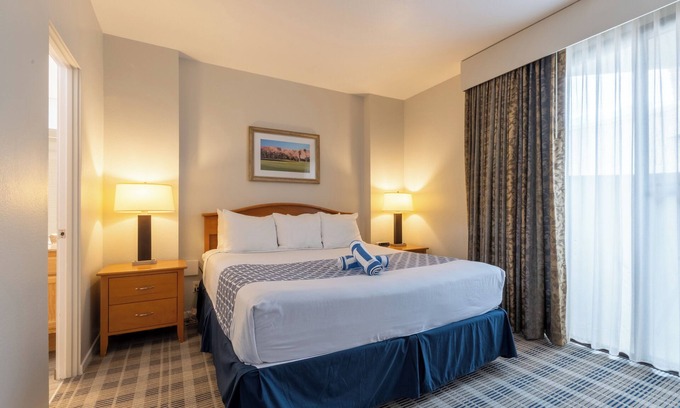 Baristo Hotel | Desert Getaway 3 Unites! Kitchen, Pools & Free Parking!
