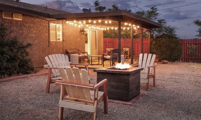 Joshua Tree House | Desert Oasis-Close to National Park, Views, FirePit, Family & Pet Friendly