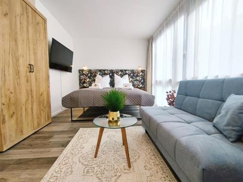 Mitte Apartment | Design Apartment für bis zu 4 im 2 OG, modern, Dachterrasse, Grill, ruhige Lage, Disney plus, Wii, LAN und WLAN