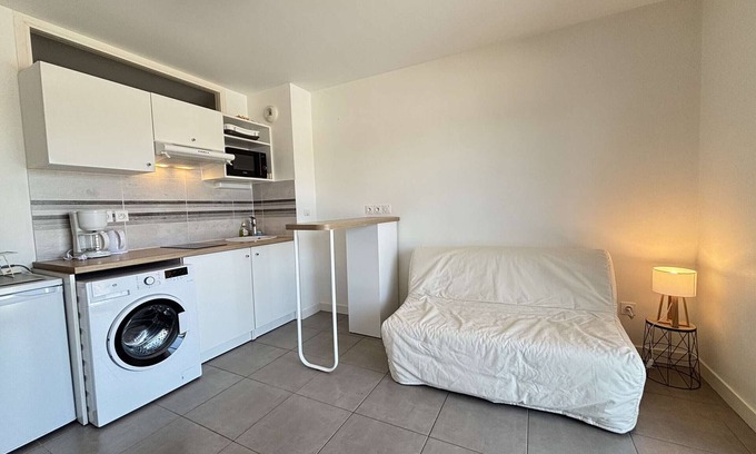 La Rochelle Apartment | Design Apartment with Balcony, 4 Sleeps in La Rochelle