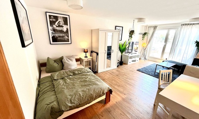 Strehlen Apartment | Design Studio I Center I Light