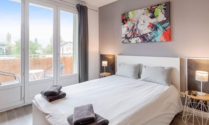 Cran-Gevrier Apartment | Design studio with balcony at the doors of Annecy old city - Welkeys