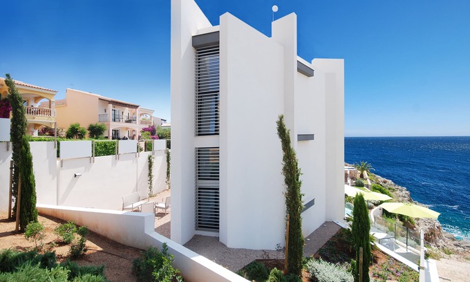 Cala Magrana Villa | Design villa in 1st Sea line with sea access