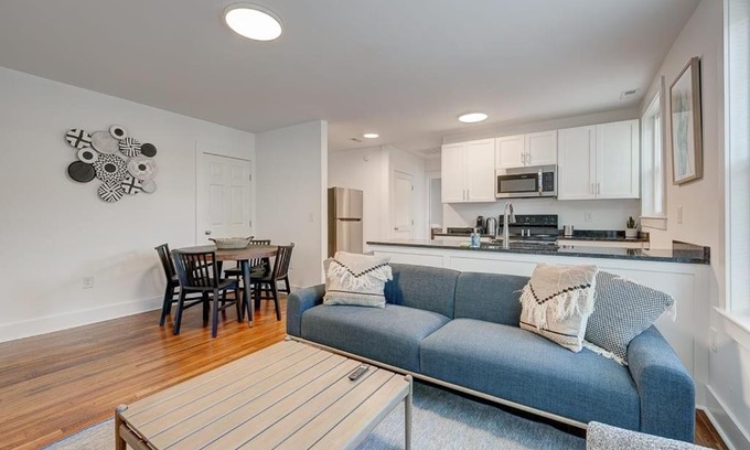 Durham Apartment | Designed 1BR with Parking in Downtown Durham
