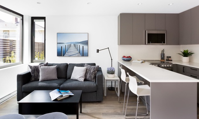 Arbutus Ridge House | Designer 2Bdr Coach House 10 Minutes from beautiful beaches and UBC!